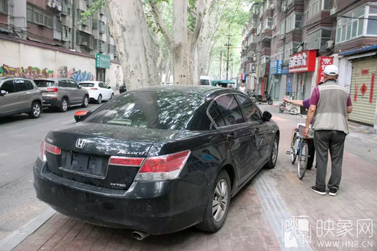 男子的車牌因是外地牌照，被小偷盜走。