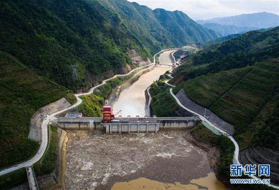 樂昌峽水利樞紐被20萬平方米垃圾包圍