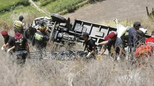 秘魯南部一客車墜落山谷，至少25人死亡網(wǎng)頁截圖