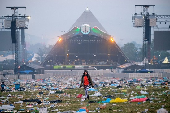 英國最大露天音樂節(jié)落幕 留下近1700噸垃圾