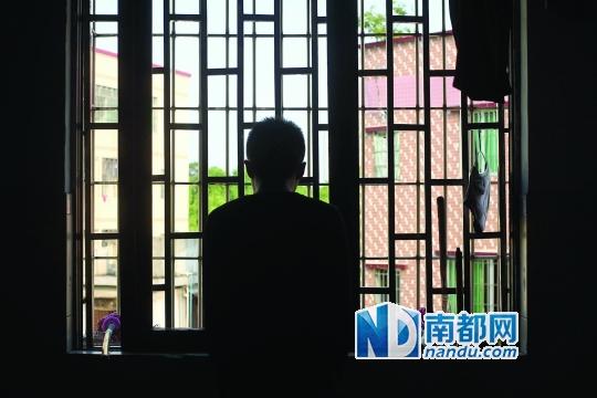 少年童年時無意間看黃片成癮 患抑郁癥曾想自殺