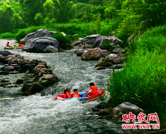 到青天河玩水盡享清涼  感受觀音峽靜謐心靈之旅