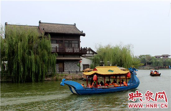 雨后的清明上河園讓您愛(ài)個(gè)夠!