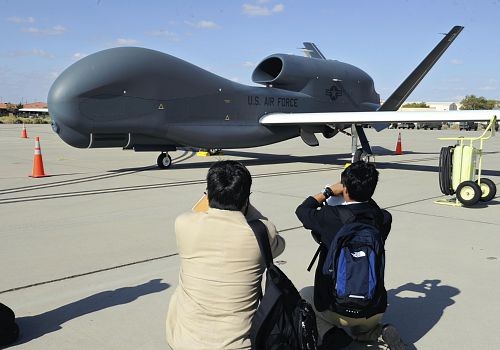 日本計(jì)劃在釣魚島海域部署美軍“全球鷹”無(wú)人偵察機(jī)