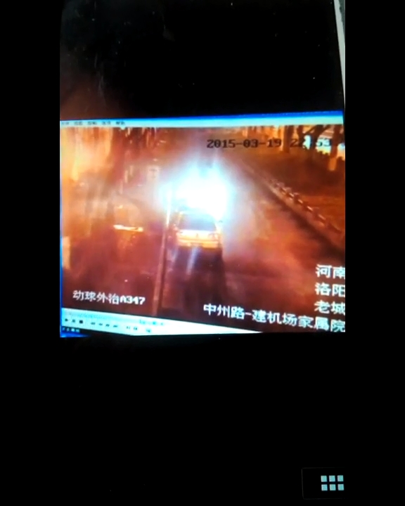 洛陽中州路深夜三輛轎車爭相“接吻”