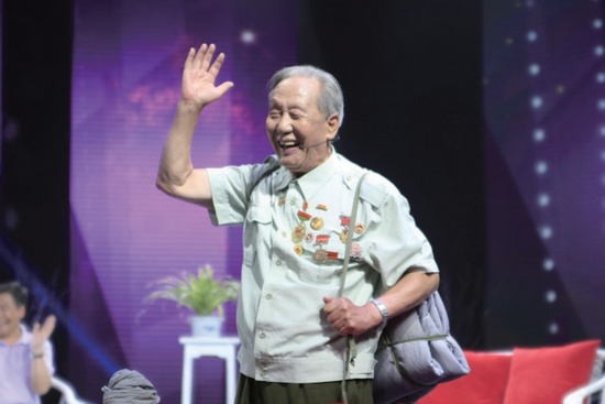 83歲，張立修打行軍包依然很迅速