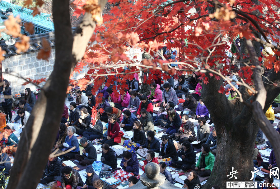 韓國高考將至 考生家長虔誠為子女祈福