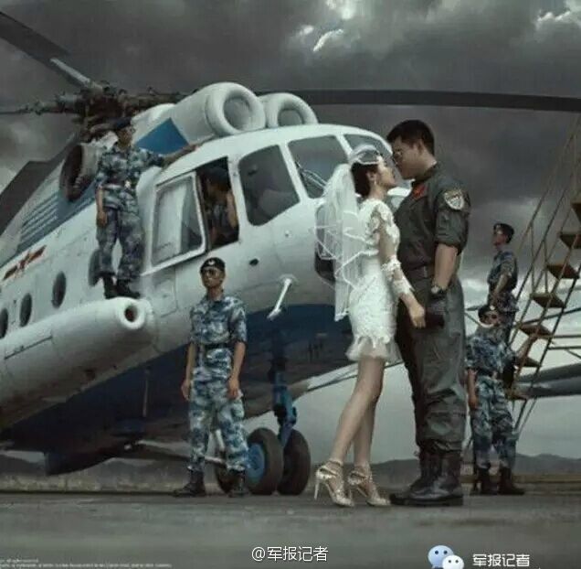 超炫軍人婚紗大片：戰(zhàn)機做背景 新娘美艷